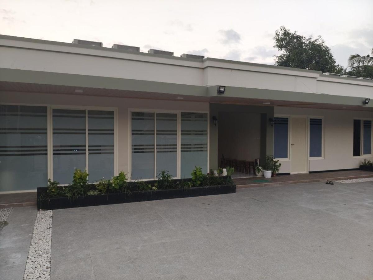 El Nipa Hotel Labuan Bajo Exterior photo